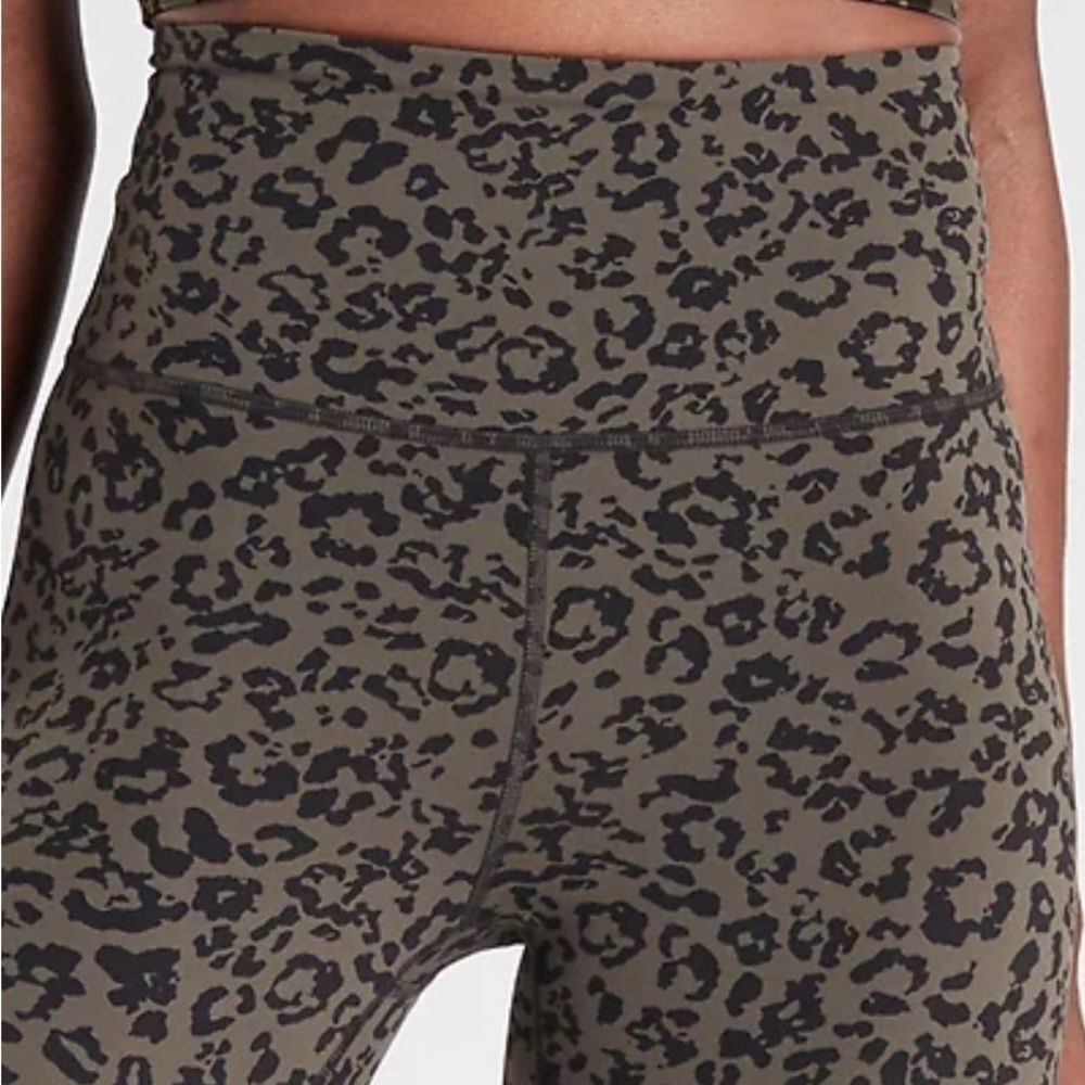 Athleta Women's Stash Pocket 7/8 Leopard Leggings Small, High Waist, Gray